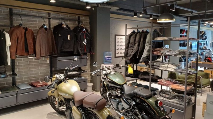  Motos e indumentaria Royal Enfield