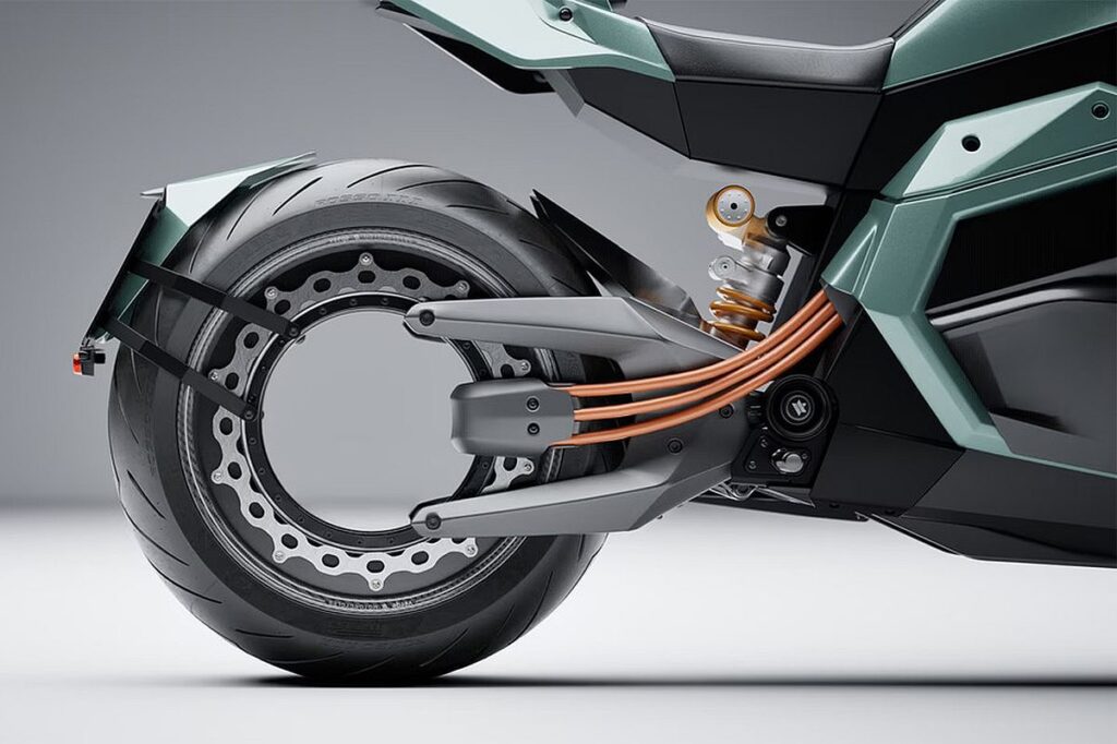 Vista lateral trasera de la moto Verge TS Ultra en la que se observa el motor montado en la rueda