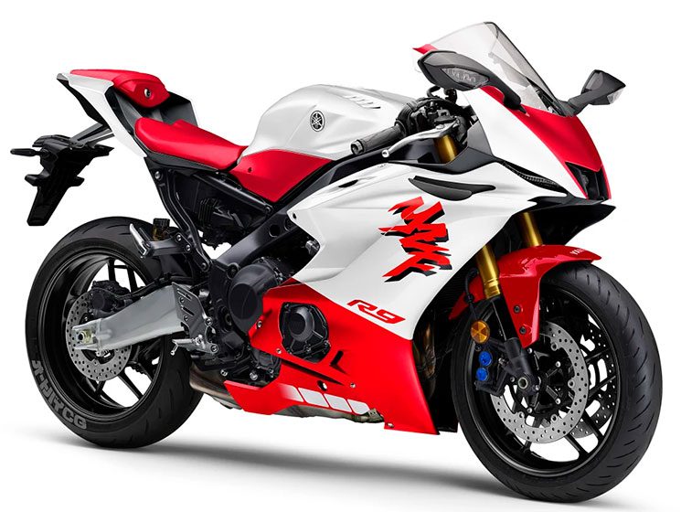 Representación de una Yamaha R9 roja y blanca