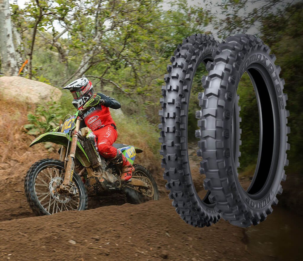 Neumáticos Dunlop Geomax AT82 al frente y una MX de fondo