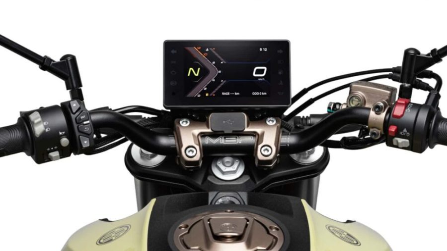<img src="https://motodinamia.com/wp/wp-content/uploads/2024/01/mbp-250-300N-mdm-5-scaled.jpg" alt="Moto Bologna Passione, como buena marca premium de Keeway y subsidiaria de QJ Motor, no quiso ahorrar en costos en materia de instrumental. Una pantalla TFT a color de cinco pulgadas y controles retroiluminados preside el tablero de la MBP N250 y N300">