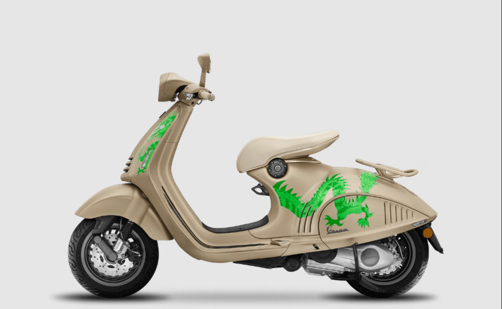 Gráfica de dragón verde recorre la carrocería de la Vespa Gráfica de dragón verde recorre la carrocería de la Vespa