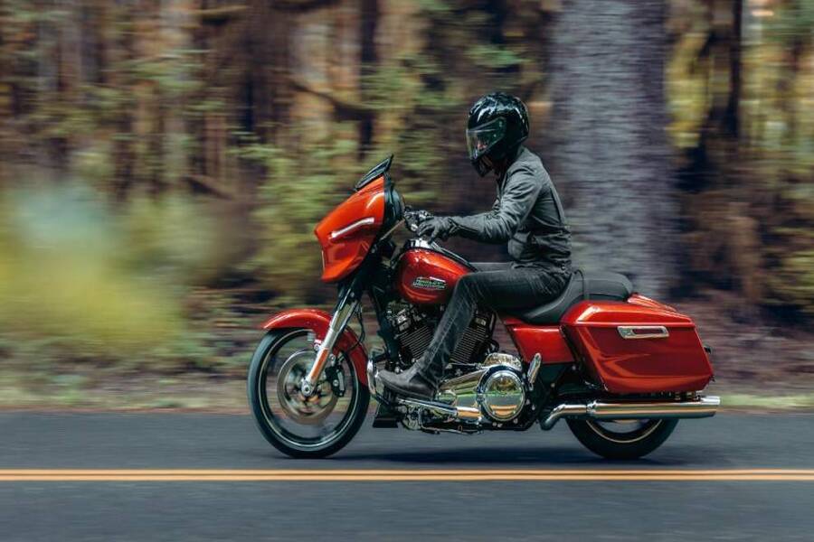 Harley Davidson Street Glide roja