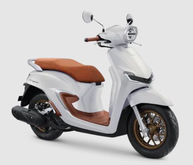 Costado derecho de Scooter Honda indonesio blanco