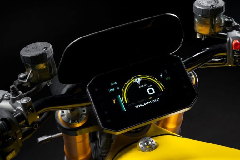 El tablero digital de la Superbike Lacama