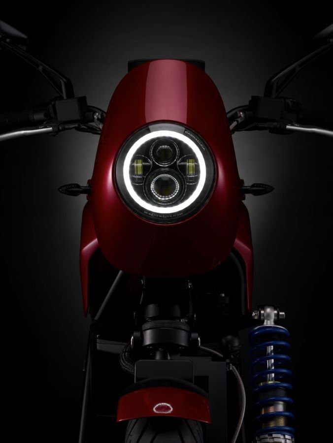 Faro redondo LED y vista parcial del mono amortiguador delantero