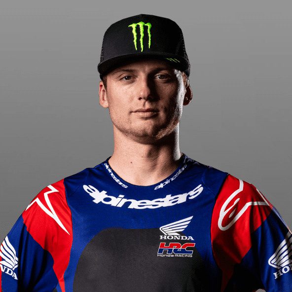  El piloto español Tosha Schareina