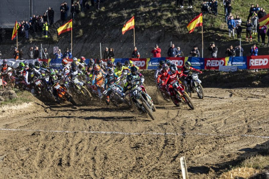Larga una manga en el debut de la Triumph TF 250 X en España