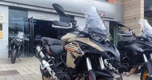 La frontal de la Benelli TRK 552 es idéntica a la de su hermana mayor, la TRK 702.