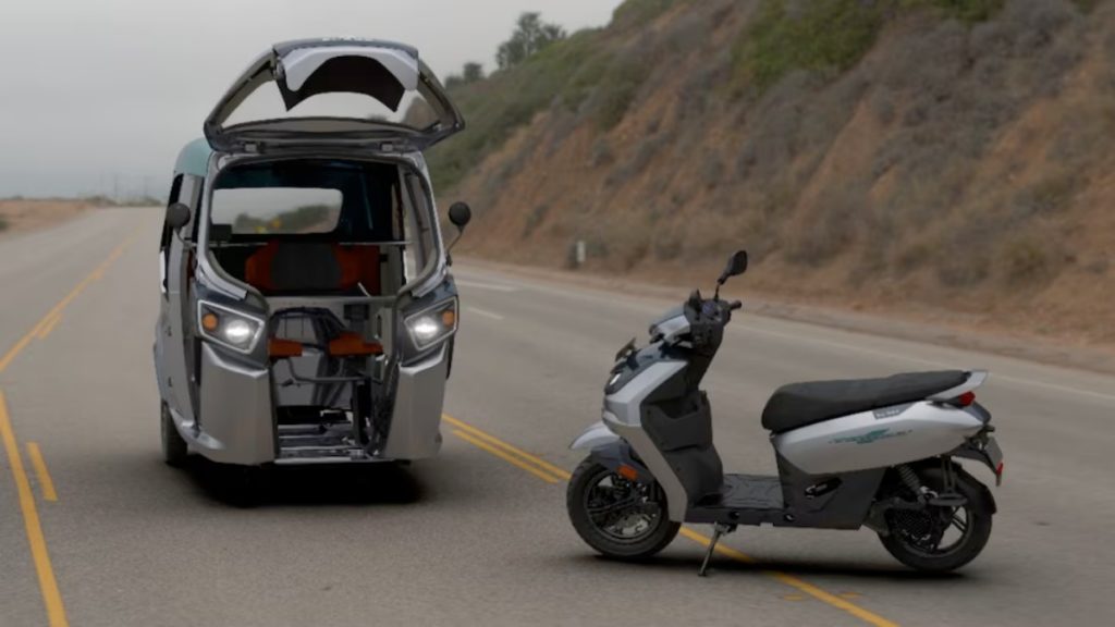 Scooter desacoplado de la carrocería del Hero Surge S32 completo