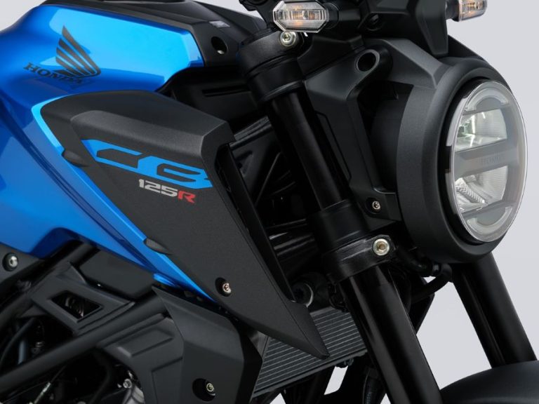 Parte delantera de la Honda CB125R 2024
