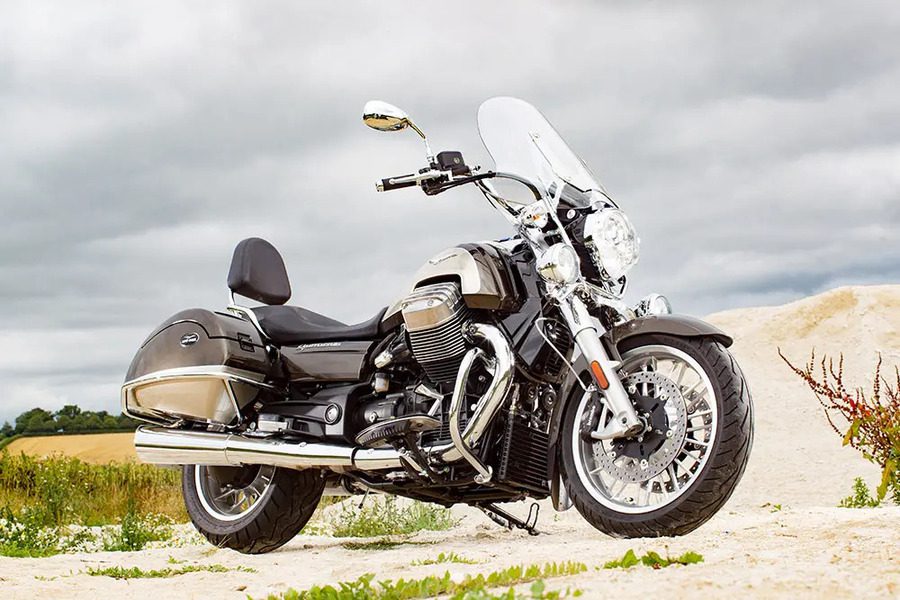 ¿La Moto Guzzi California regresará al mercado? Moto Guzzi California negra con maletas