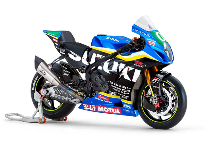 Suzuki regresará a la competición con una moto ecológica Una Suzuki GSR-X 1000 R con los colores tradicionales azules más toques amarillos y verdes