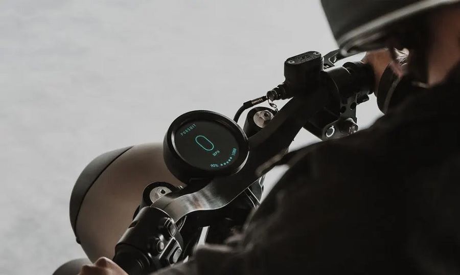La pantalla TFT redonda y minimalista de la moto eléctrica Vera