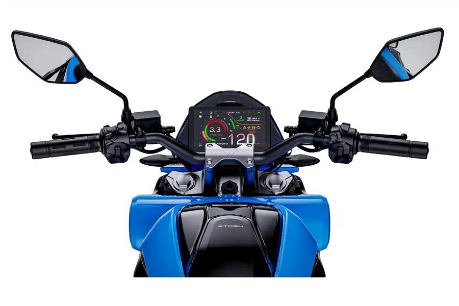 Vista del manubrio y la pantalla de una moto eléctrica Stash desde la posición del conductor.
