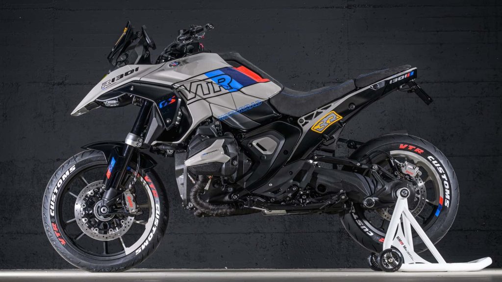 La R 1301 parece está entre una Naked y una Supermoto si perder la esecnia Adventure