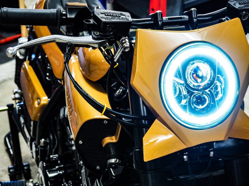 Faro LED con carenado