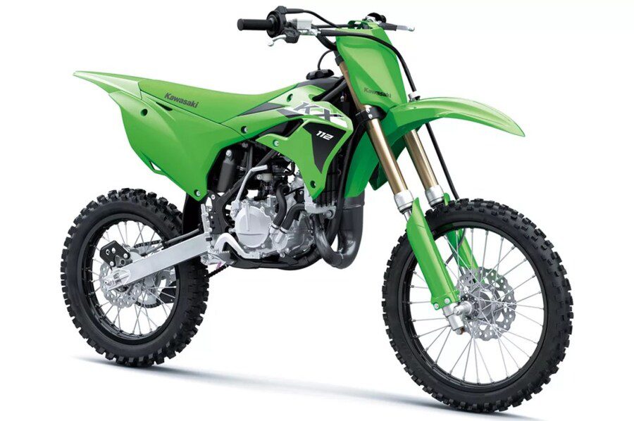 Una Kawasaki KX 112 totalmente verde lima.