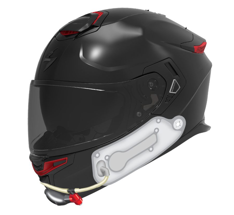 Un casco Scorpion EXO serie APEX muestra el sistema de inflado de mejillas AIRFIT que permite un ajuste personalizable que minimiza los puntos de presión.