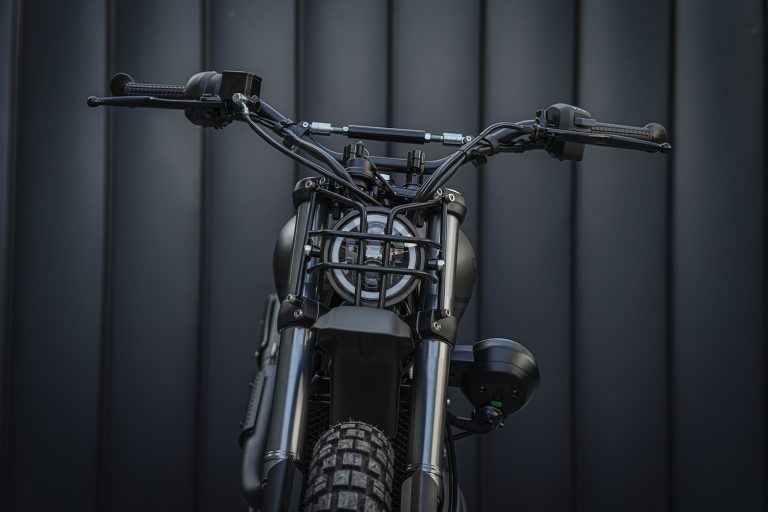 Faro Led con protector de la Diabolus Scrambler.