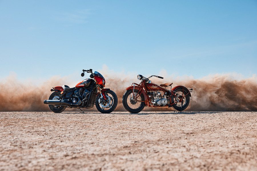 Indian Scout 2025: nuevo motor y 5 modelos más accesibles La Indian Scout 2025 enfrentada con el modelo original de 1901