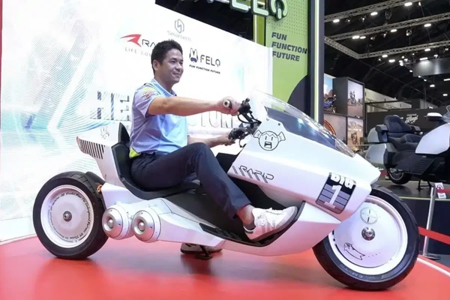 Rapid K-1988 Un representante de la firma Rapid subido sobre la K-1988 que imita a la Kaneda de Akira