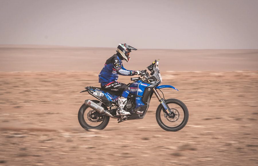 Pol Tarrés "vuela" con la Ténéré 700 World Rally con los kits GYTR en el Rally de Marruecos.