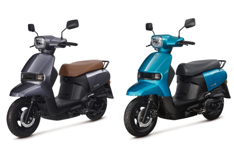 Un Scooter Suzuki Sui gris y otro azul metalizado. Un Scooter Suzuki Sui gris y otro azul metalizado.