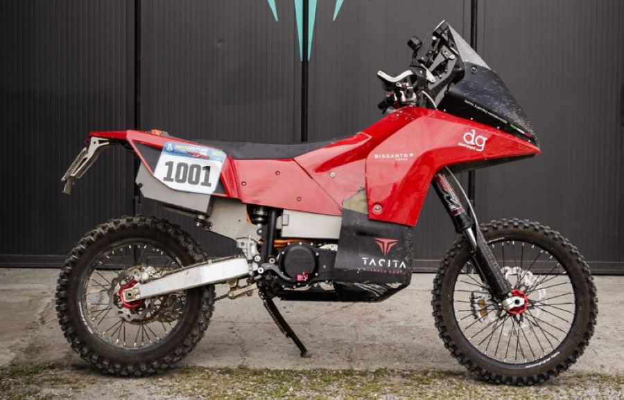 Tacita Discanto roja, como la que participó del Dakar, pero ahora para la calle. Tacita Discanto roja, como la que participó del Dakar, pero ahora para la calle.