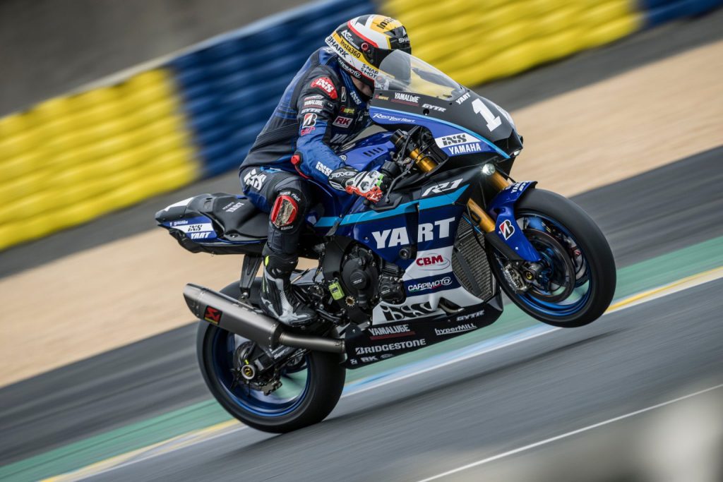 Moto Yamaha del Yart en plena aceleración