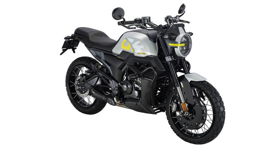 La GK 125X es gris, negra y con detalles a verde fluor.