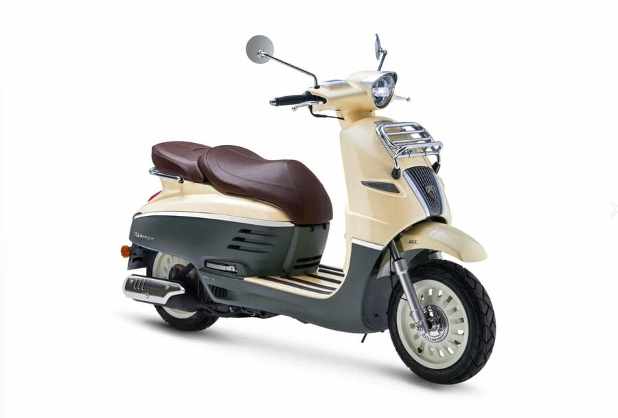 Peugeot Djando Classic TT color beige y gris con asiento marrón. Peugeot Djando Classic TT color beige y gris con asiento marrón.