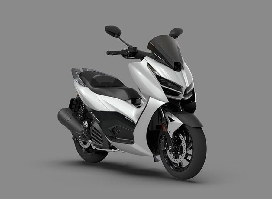 Un Zonte D125 blanco.