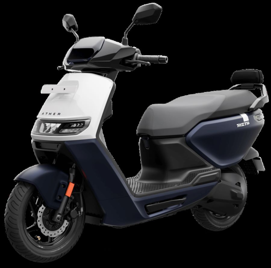 El Rizta cuenta con un faro horizontal con DRL e indicadores integrados, un asiento espacioso.