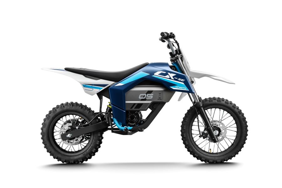 La CFMoto CX-5E con llantas de 14 y 12 pulgadas.