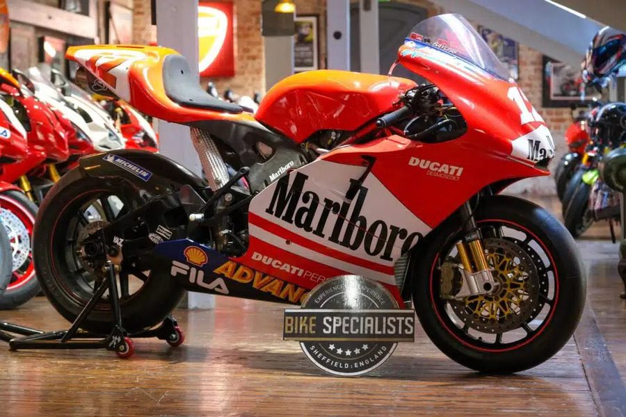 La Ducati Desmosedici GP3 2003 de Bayliss está a la venta La Ducati Desmosedici GP3 2003 de Bayliss se ofrecerá en subasta el 14 de octubre.
