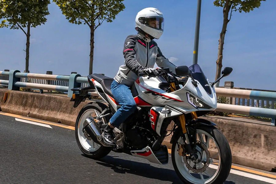 Honda-NSP190-accion2 La Honda NSP190 fue lanzada en China.