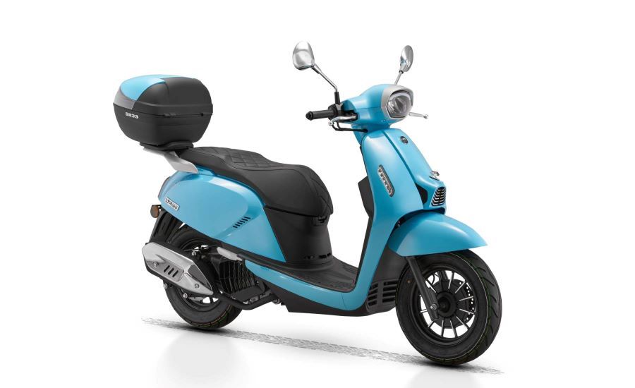 QJ Motor LTR 125 celeste con asiento y llantas negras.