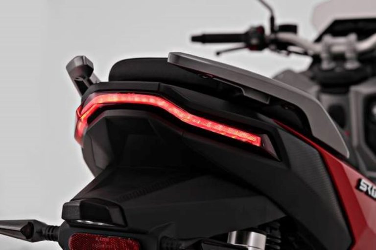 Moderna iluinación trasera LED en forma de tira del VOGE SR1 ADV 125