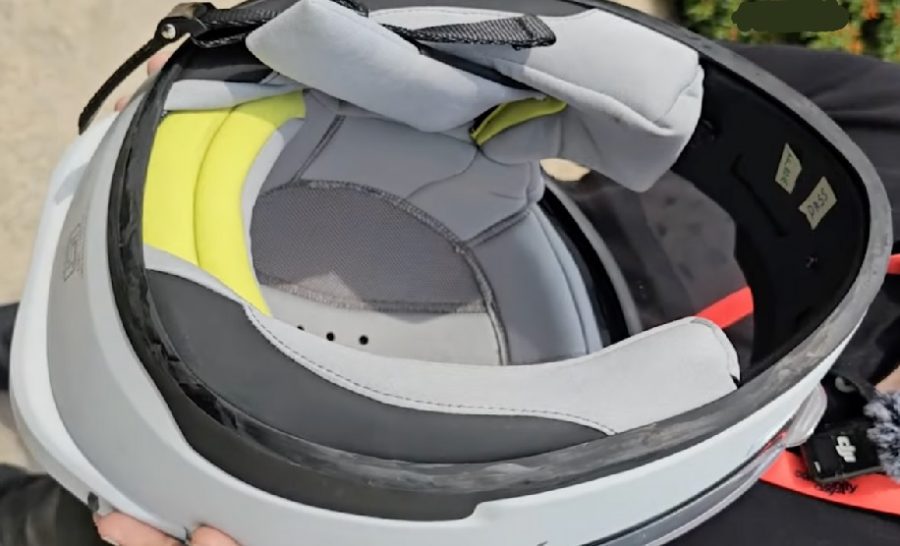 Interior del casco integral Ather Energy Halo. Interior del casco integral Ather Energy Halo.