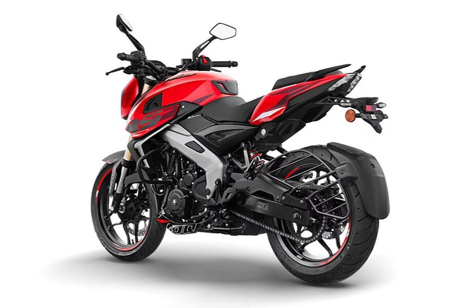 La Bajaj NS 400 Z vista desde atrás en perspectiva.
