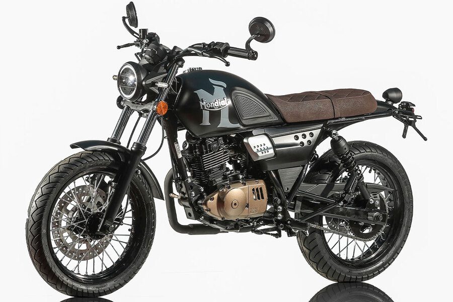 FB Mondial Spartan 125 gris con llantas negras.