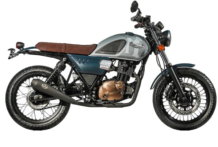 FB Mondial Spartan 125 gris, azul con asiento marrón.