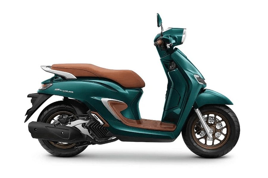 Un Scooter Honda Stylo 160 color Royal Green (verde metálico) Un Scooter Honda Stylo 160 color Royal Green (verde metálico)