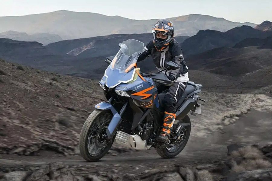 La Trail Zontes ZT 703 F en acción.