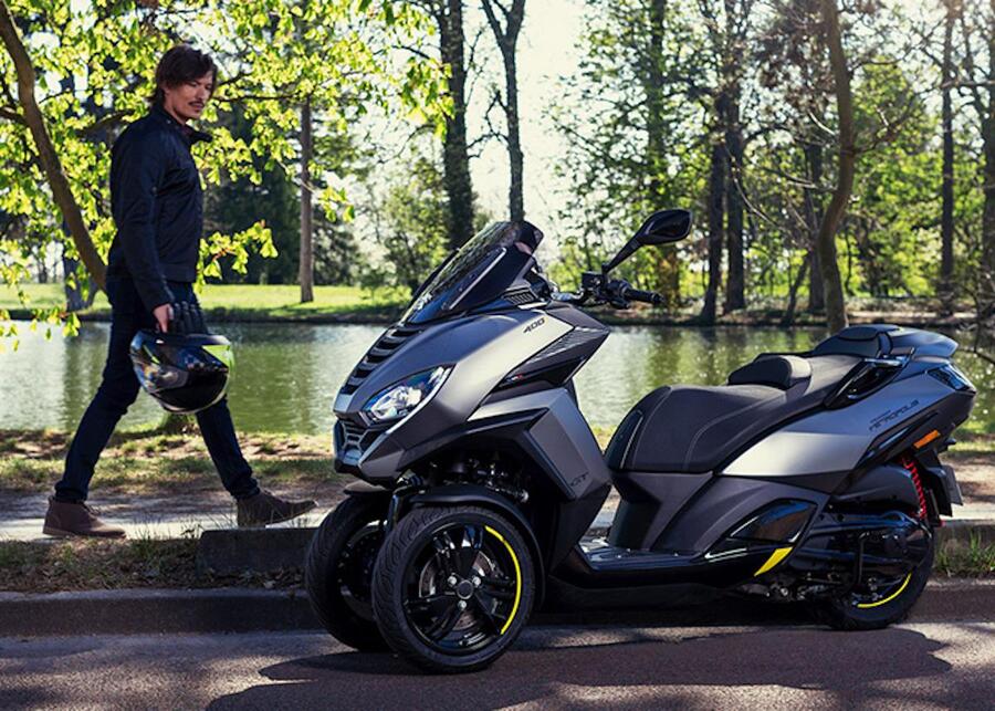 La casa italiana acusó a la francesa de plagiar patentes de diseño en el desarrollo del modelo Metropolis.