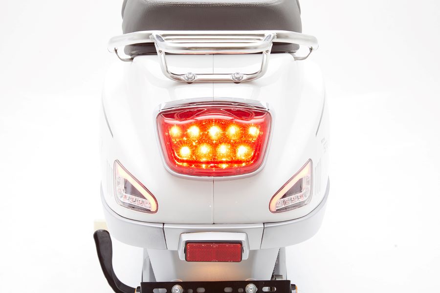 Stop trasera del Motomel STRATOe LED.