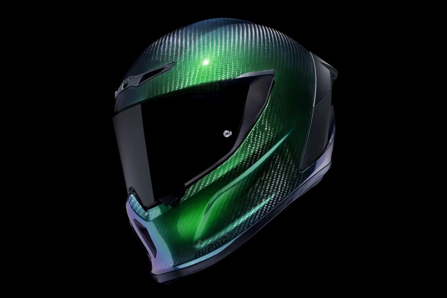 Aurora combina verdes y azules.