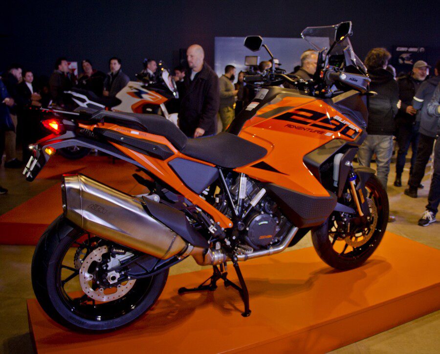 La nueva KTM 1290 Super Adventure S pesa 227 kg y posee 160 CV.