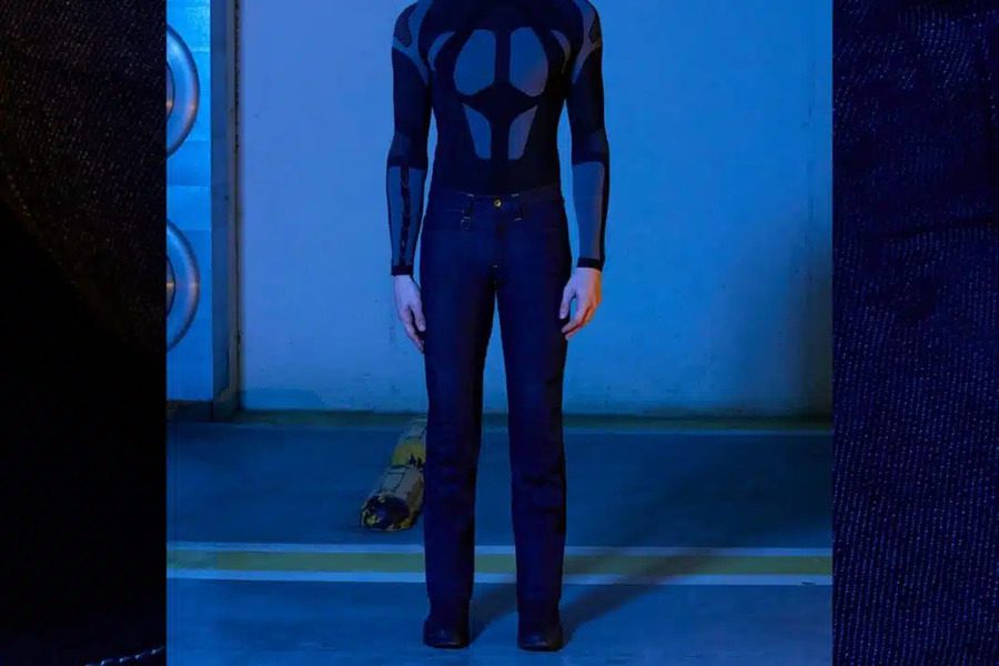 El SPIDI J-Carver está hecho en Cordura, un material resistente a la abrasión y con capacidad de ventilación.